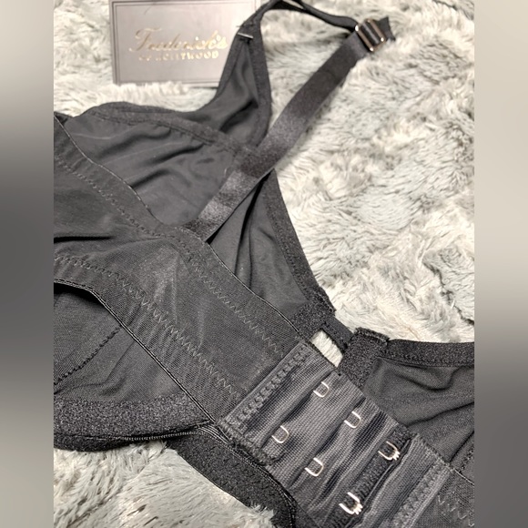 Fredricks of Hollywood woman black shear bra sz 36D (runs small) - Picture 5 of 5